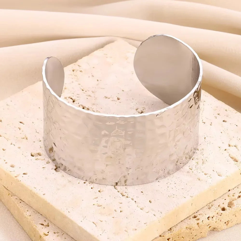 Fashionable Geometric Embossed Style Bracelet With Gold And Silver Dual Tone Minimalism Fashionable Jewelry Gift For Women