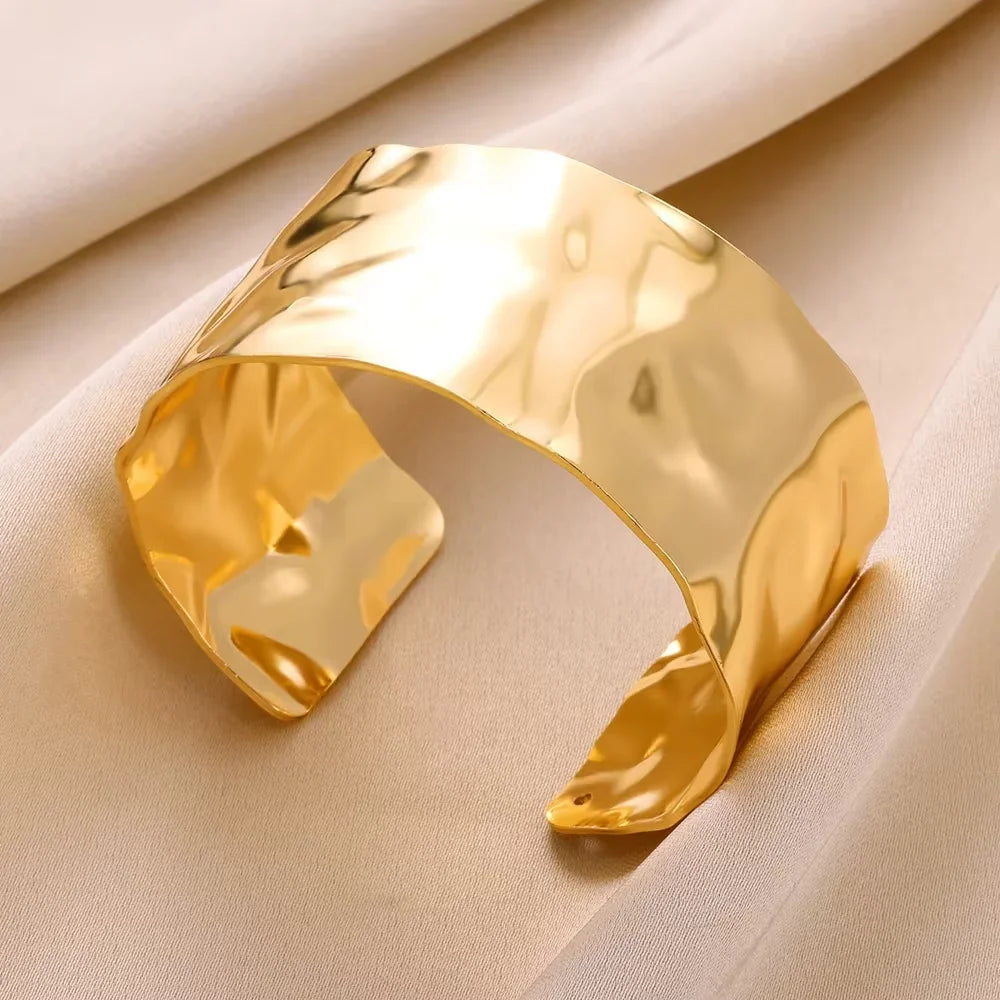 Fashionable Geometric Embossed Style Bracelet With Gold And Silver Dual Tone Minimalism Fashionable Jewelry Gift For Women